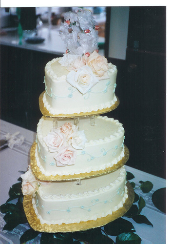 Heart shaped wedding cake picture
