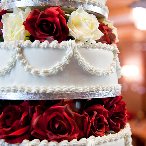Wedding Cakes With Fresh Flowers are Naturally Breathtaking