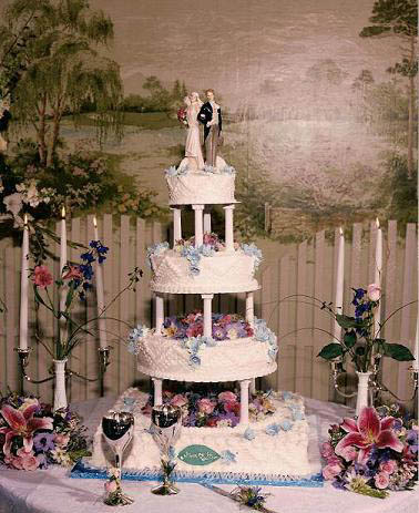 elegantweddingcakes The cake pictured above is luxurious yet formal in