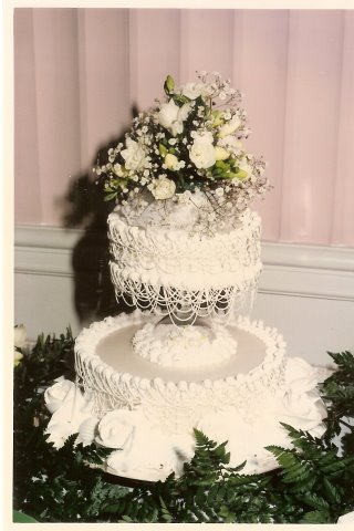 smallweddingcakes Thurley's Vintage 1950's Wedding Cake This cake