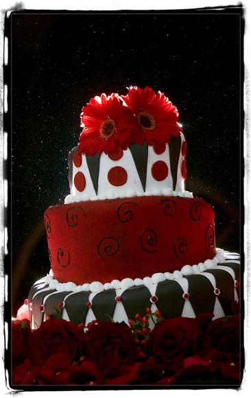 The whimsical Christmas wedding cake above is enrobed in a variety of 
