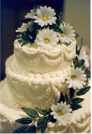 Daisy Wedding Cake by Wedding Cakes For You 