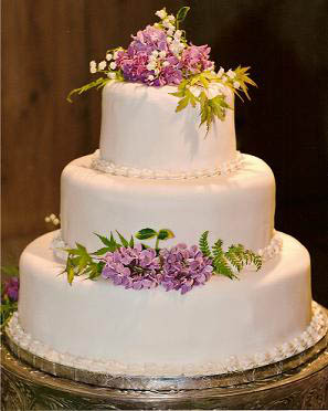 Wedding cake decorations and real flowers