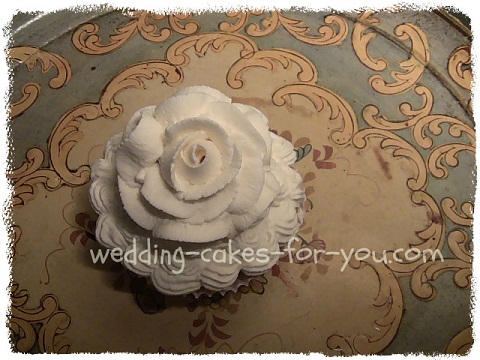 Easy Whipped Cream Frosting For Cake Decorating