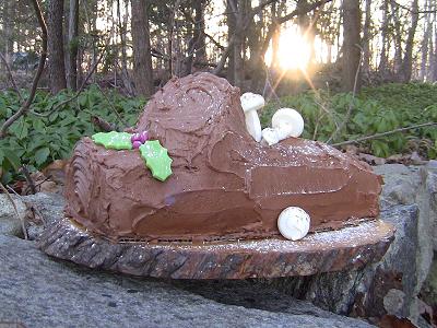 yule-log-cake-recipe You can do meringue mushrooms as in the photo and yule-log-cake-recipe You can do meringue mushrooms as in the photo and