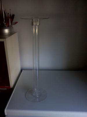 the stand set up without the cake on it,