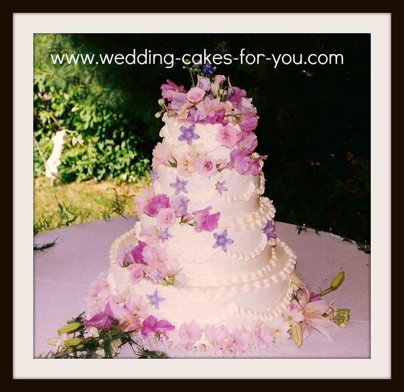 Wedding Cakes With Fresh Flowers are Naturally Breathtaking
