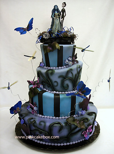 http://www.wedding-cakes-for-you.com/images/gothic_wedding_cakes.jpg