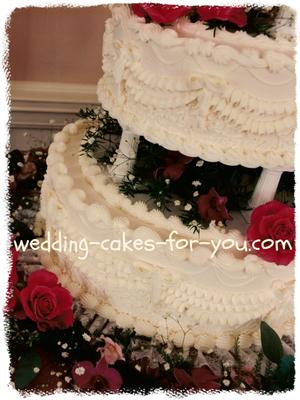 Best Wedding Cake Frosting Recipe For Heat And Humidity A Wedding Cake Frosted And Decorated With Italian Meringue Ercream